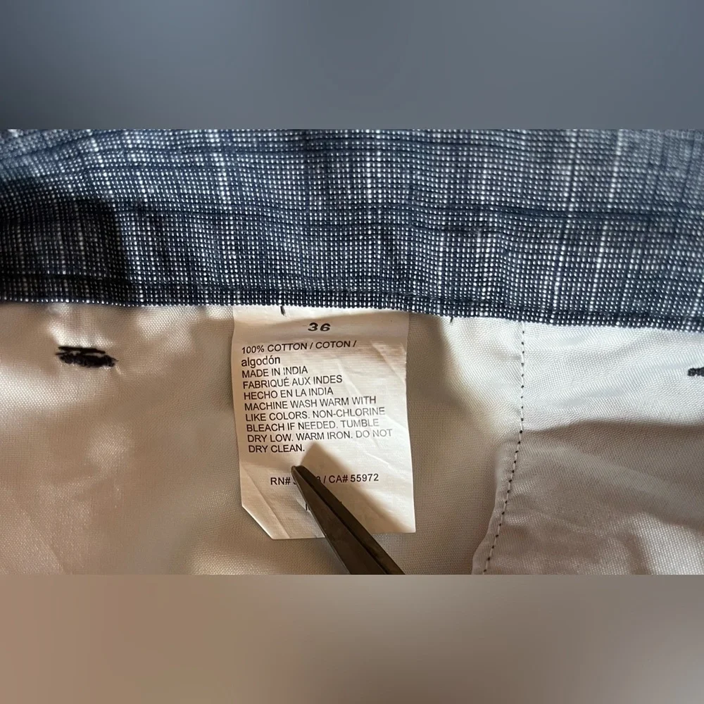 NWT Men’s Perry Ellis Blue & White flat front chino shorts pockets size 36